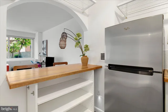 a view of entryway with hall