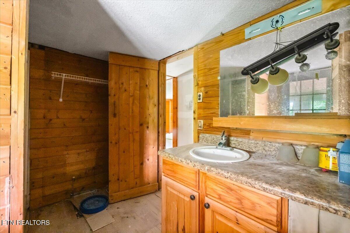 104 Jackson Road Andersonville, TN 37705 - Photo 25 of 37 Spacious Full Bathroom