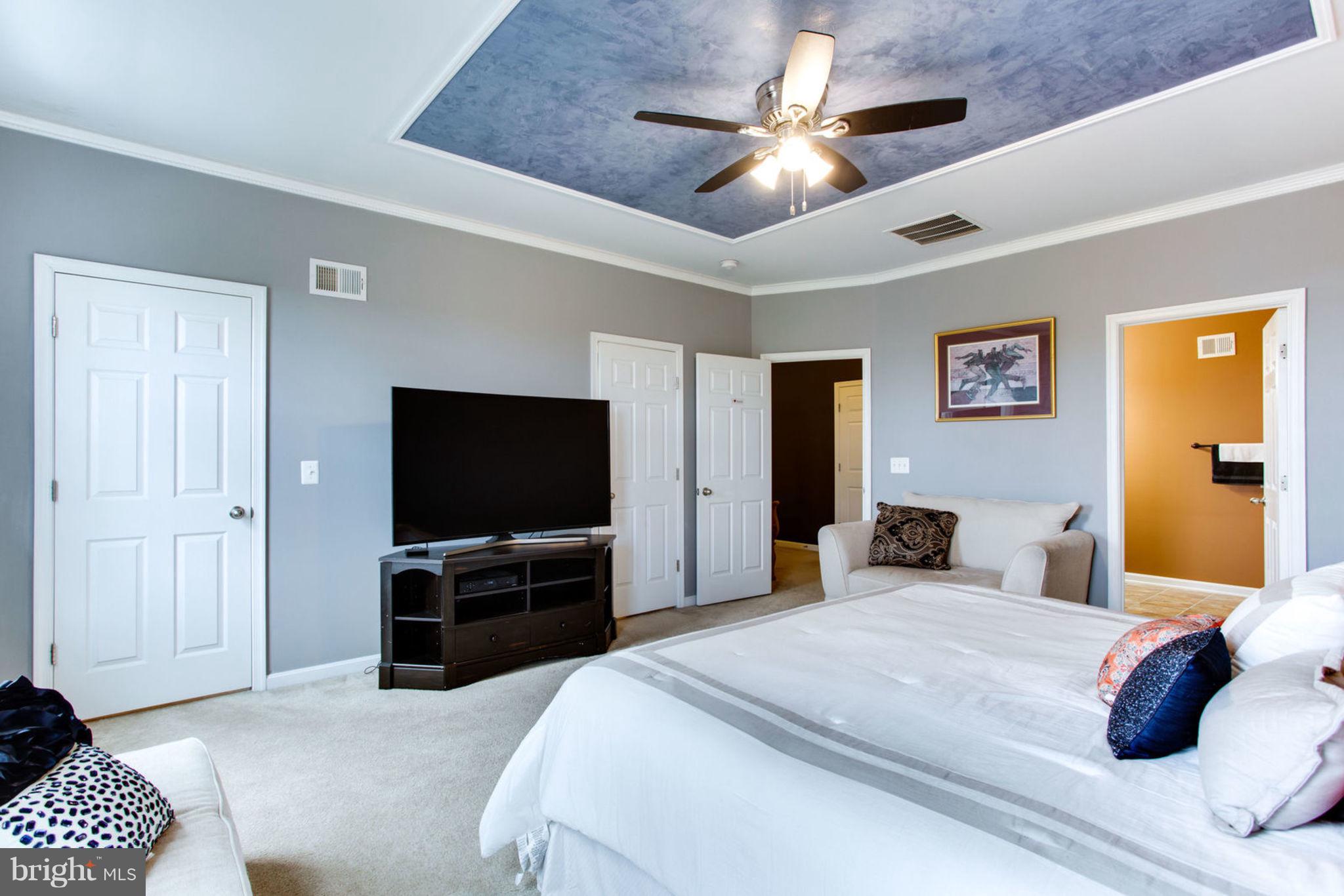 9535 Center Street Manassas, VA 20110 - Photo 17 of 26 Spacious bedroom w. lots of light