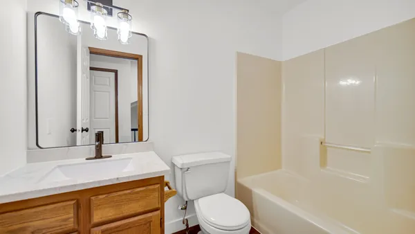 $284,900 | 3808 Chimney Hill Drive, Valparaiso, IN 46383