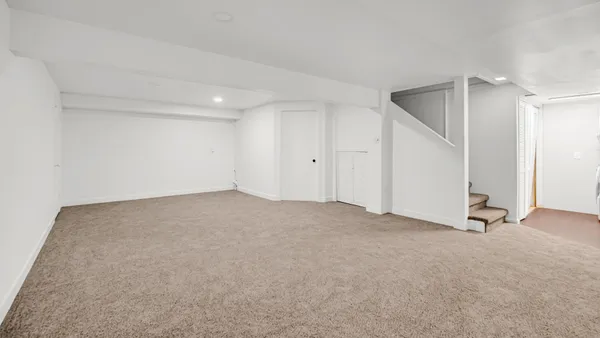 $284,900 | 3808 Chimney Hill Drive, Valparaiso, IN 46383