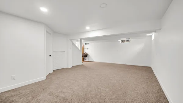 $284,900 | 3808 Chimney Hill Drive, Valparaiso, IN 46383