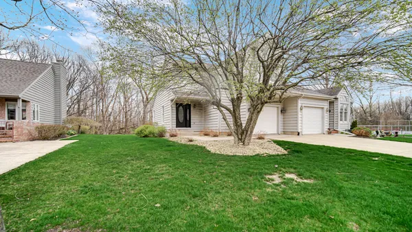 $284,900 | 3808 Chimney Hill Drive, Valparaiso, IN 46383