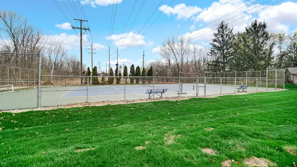 $284,900 | 3808 Chimney Hill Drive, Valparaiso, IN 46383