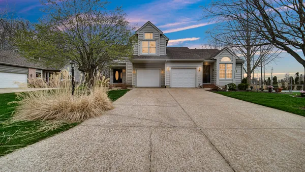 $284,900 | 3808 Chimney Hill Drive, Valparaiso, IN 46383