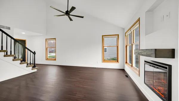 $284,900 | 3808 Chimney Hill Drive, Valparaiso, IN 46383