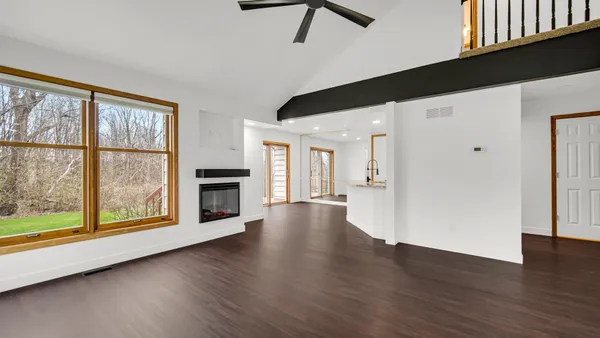 $284,900 | 3808 Chimney Hill Drive, Valparaiso, IN 46383