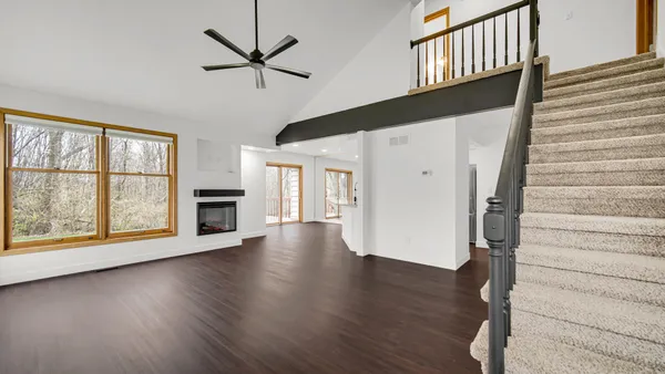 $284,900 | 3808 Chimney Hill Drive, Valparaiso, IN 46383