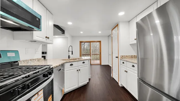 $284,900 | 3808 Chimney Hill Drive, Valparaiso, IN 46383