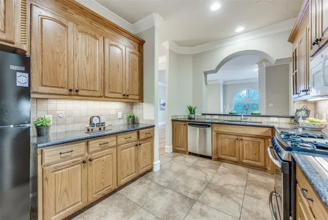 $3,200 | 632 Rockingham Drive, Irving, TX 75063