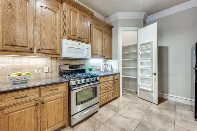 $3,200 | 632 Rockingham Drive, Irving, TX 75063