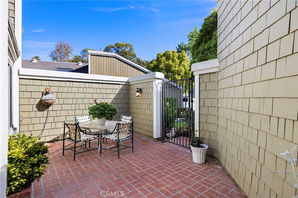 23 Rainbow Falls Irvine, CA 92603 - Photo 4 of 62