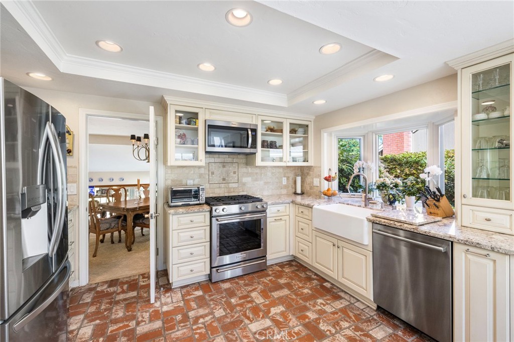 23 Rainbow Falls Irvine, CA 92603 - Photo 7 of 62