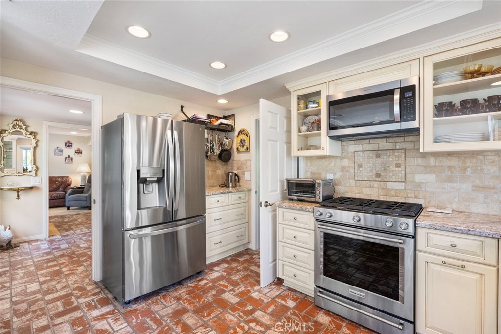 23 Rainbow Falls Irvine, CA 92603 - Photo 8 of 62