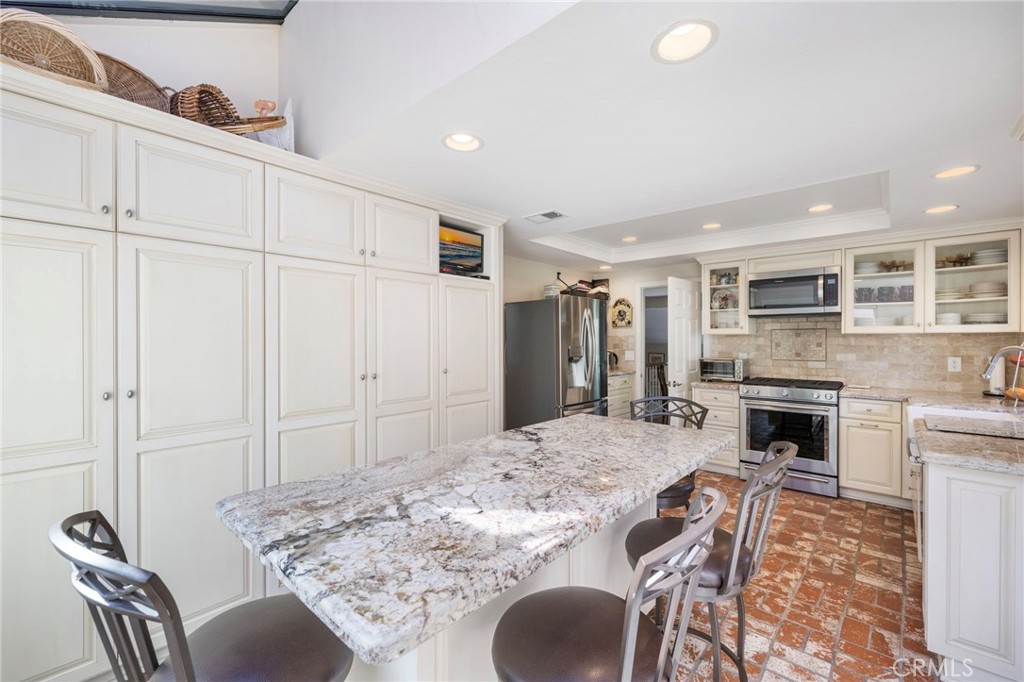23 Rainbow Falls Irvine, CA 92603 - Photo 10 of 62