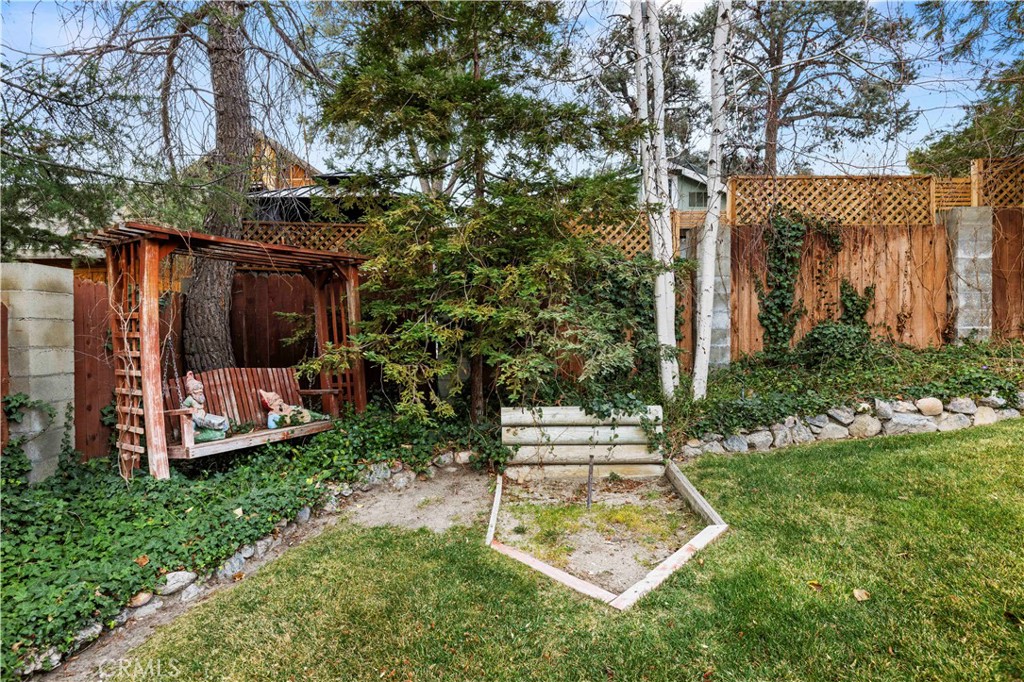 921 Piru Way Frazier Park, CA 93225 - Photo 44 of 62 a view of a backyard with wooden fence