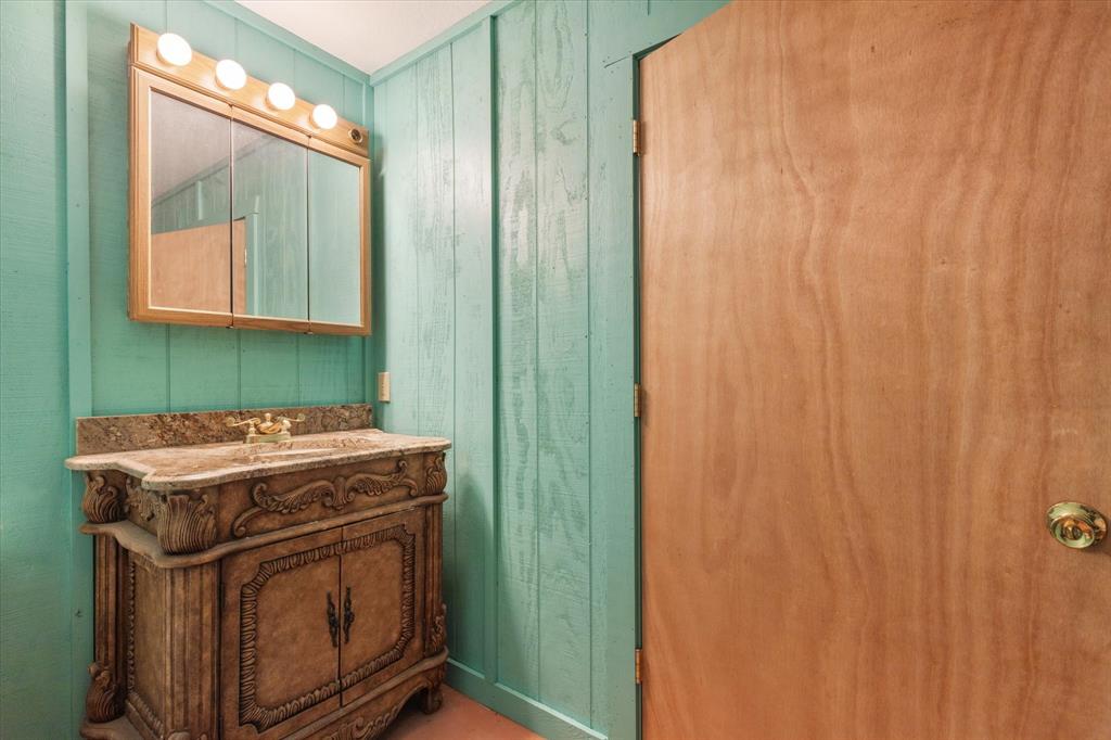 2080 County Road 2445 Decatur, TX 76234 - Photo 26 of 40 a utility room with dryer and washer