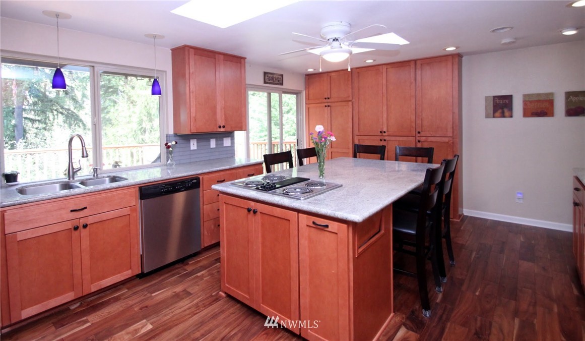 9005 Ridgeview Circle West University Place, WA 98466 - Photo 4 of 25 Gallery Image 4