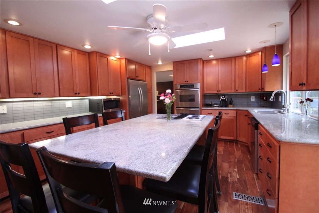 9005 Ridgeview Circle West University Place, WA 98466 - Photo 6 of 25 Gallery Image 6