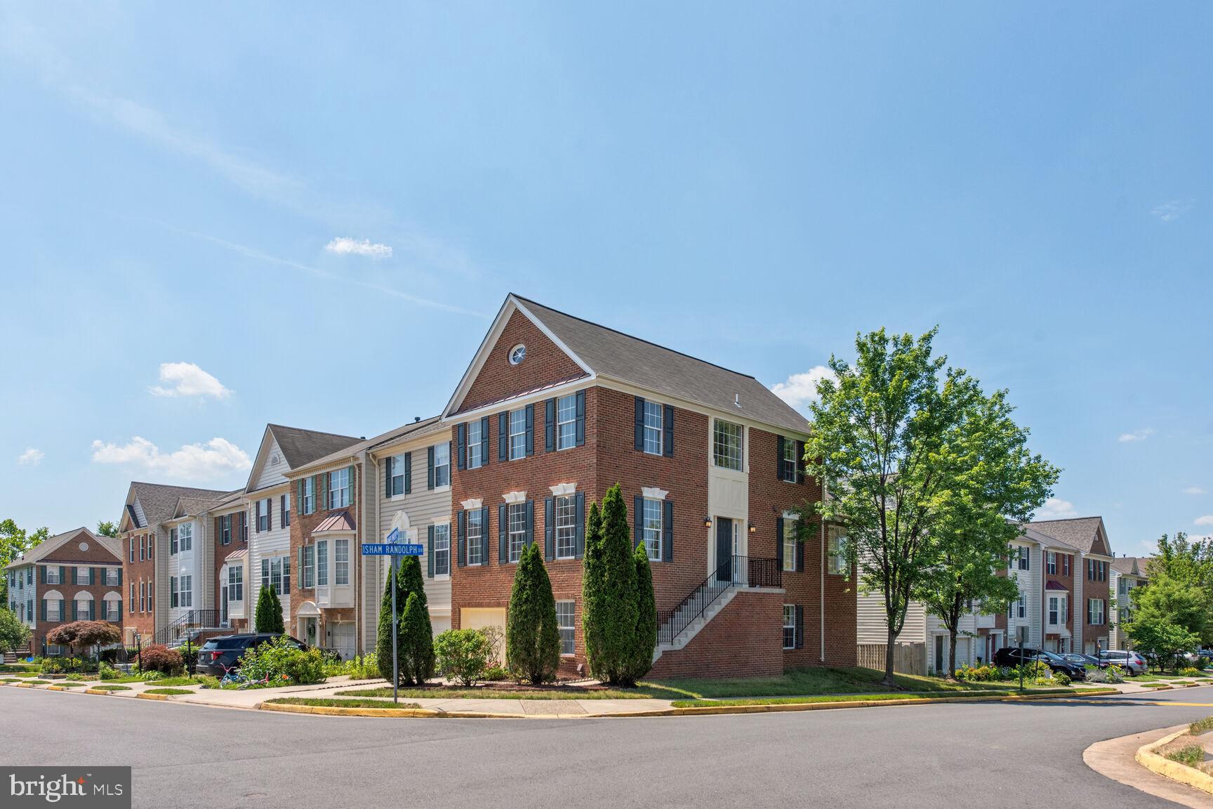 2516 James Maury Drive Herndon, VA 20171 - Photo 2 of 25