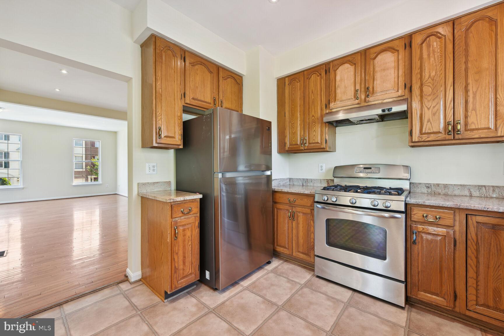 2516 James Maury Drive Herndon, VA 20171 - Photo 5 of 25