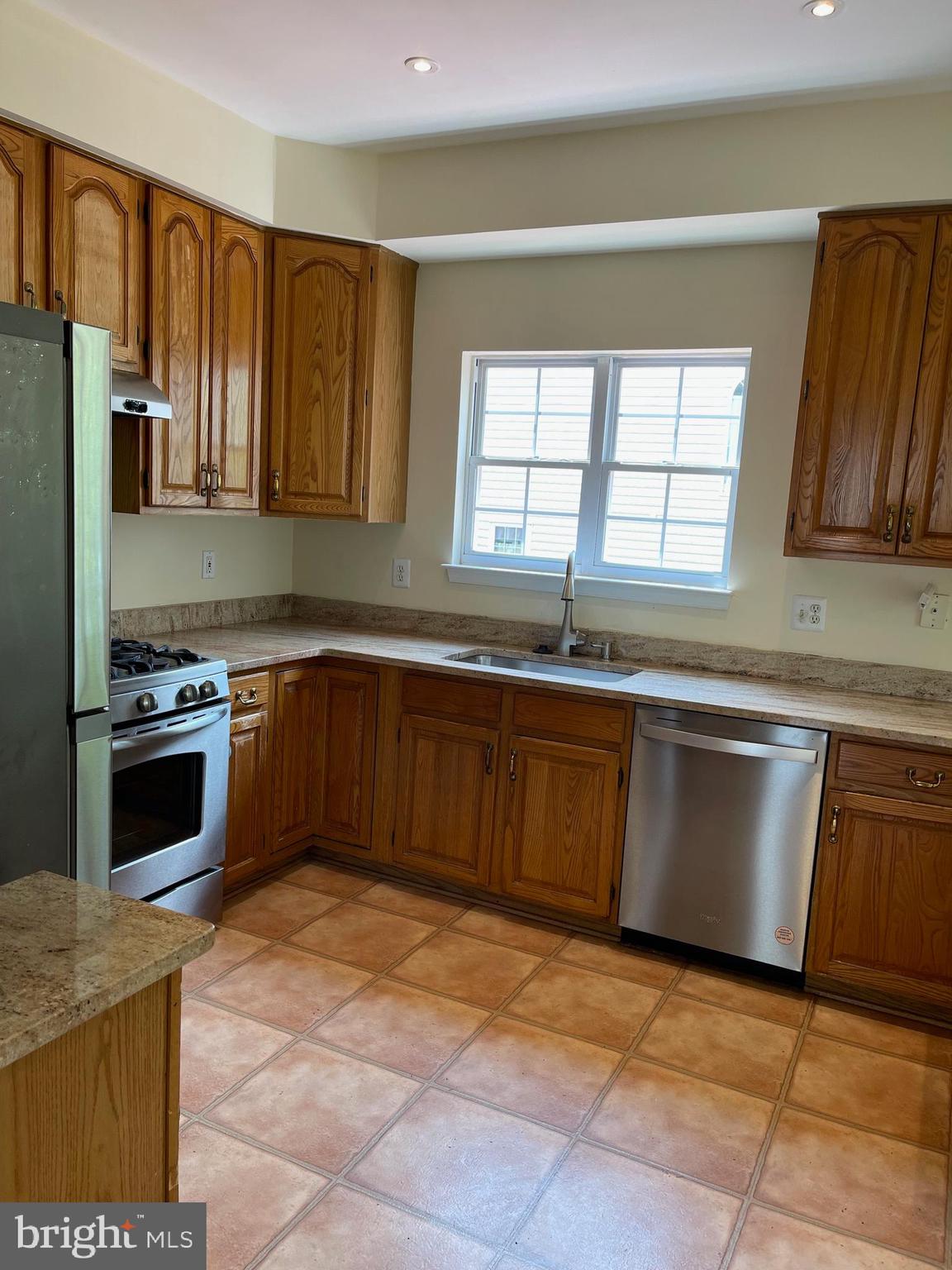 2516 James Maury Drive Herndon, VA 20171 - Photo 6 of 25