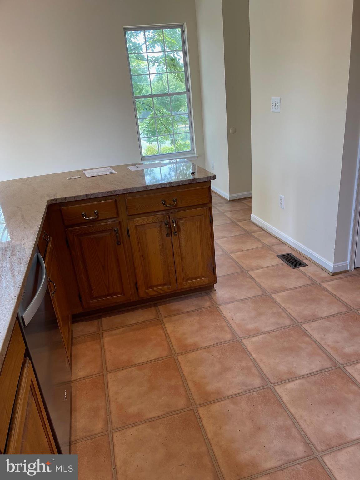 2516 James Maury Drive Herndon, VA 20171 - Photo 8 of 25