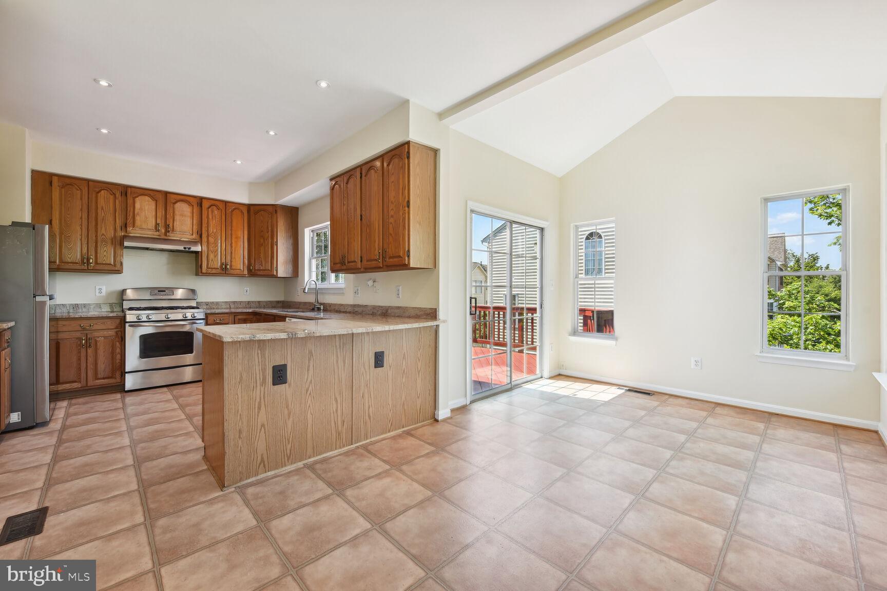 2516 James Maury Drive Herndon, VA 20171 - Photo 9 of 25