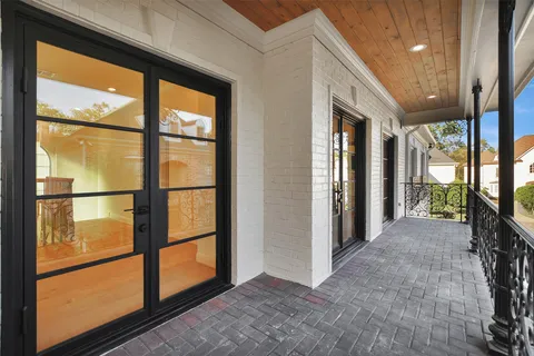$2,000,000 | 74 Briar Hollow Lane, Houston, TX 77027