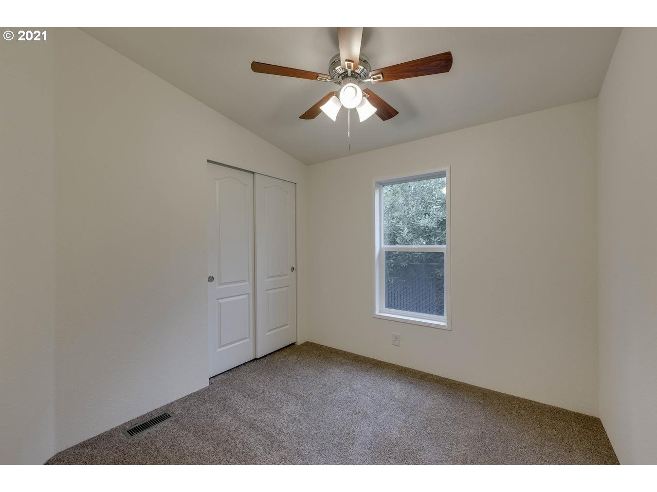 18780 South Central Point Road, Unit 8C Oregon City, OR 97045 - Photo 16 of 25 Gallery Image 16