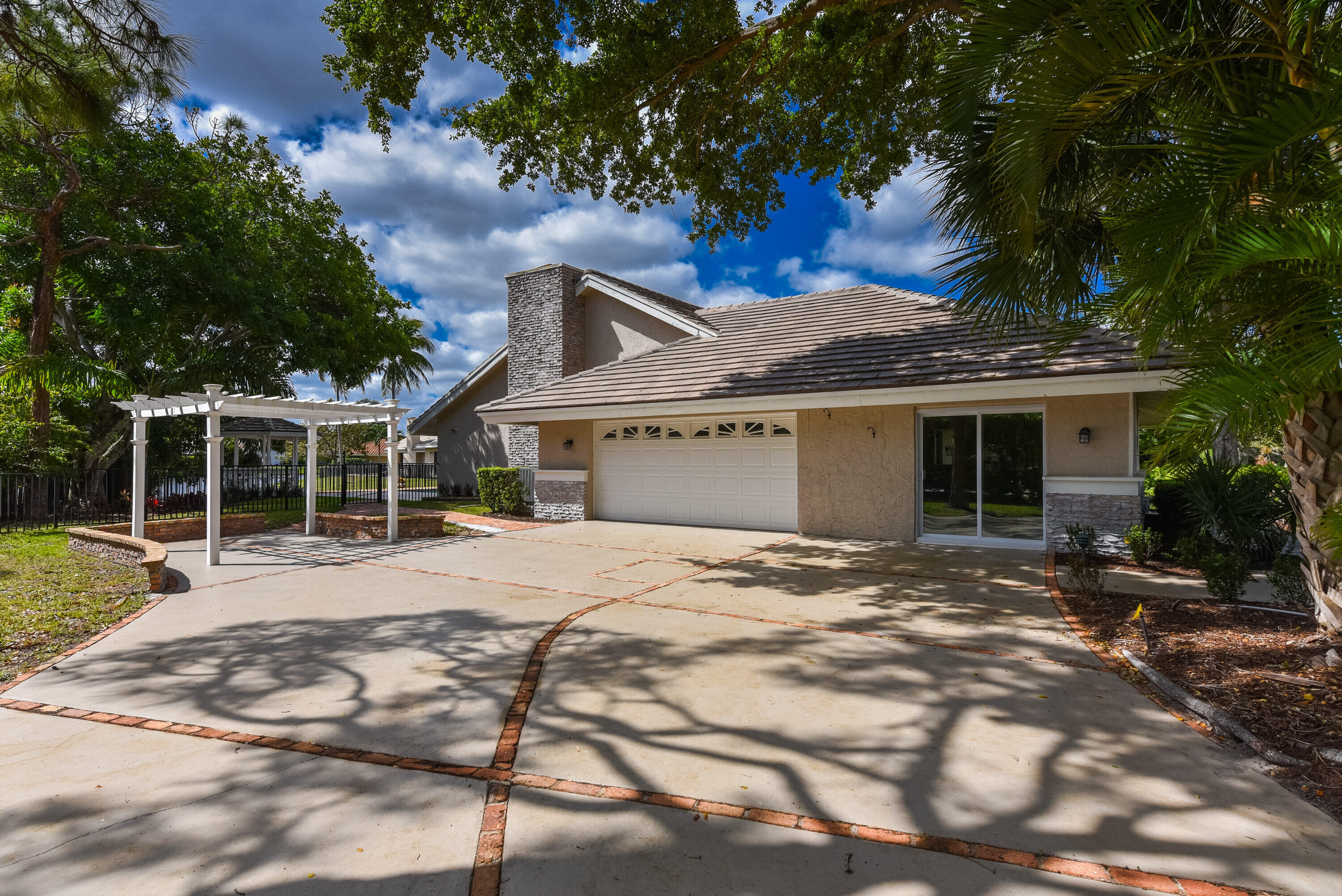 3010 St James Drive Boca Raton, FL 33434 - Photo 2 of 17 Side Elevation