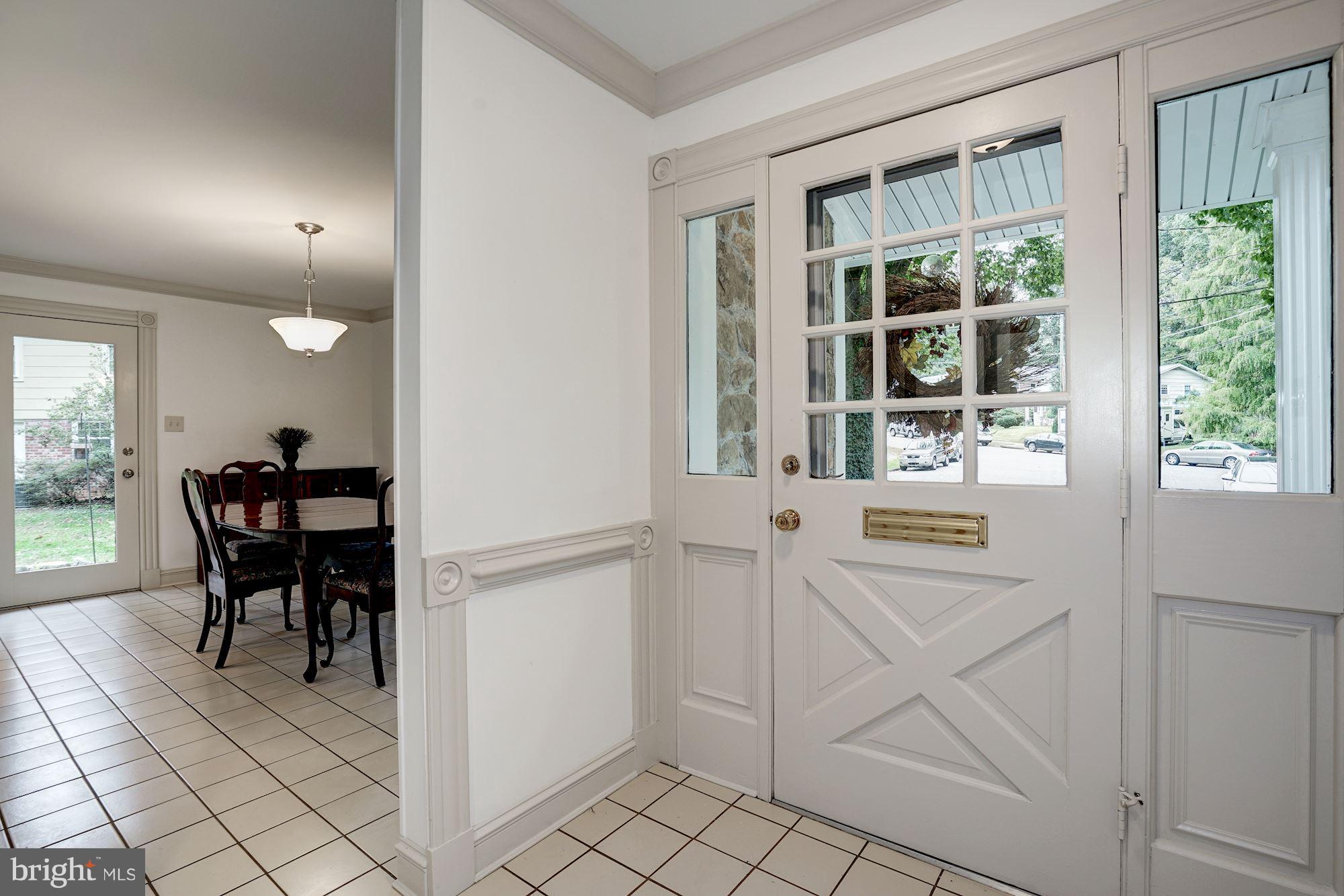 6201 Tyner Street Springfield, VA 22152 - Photo 2 of 30 Charming Entry