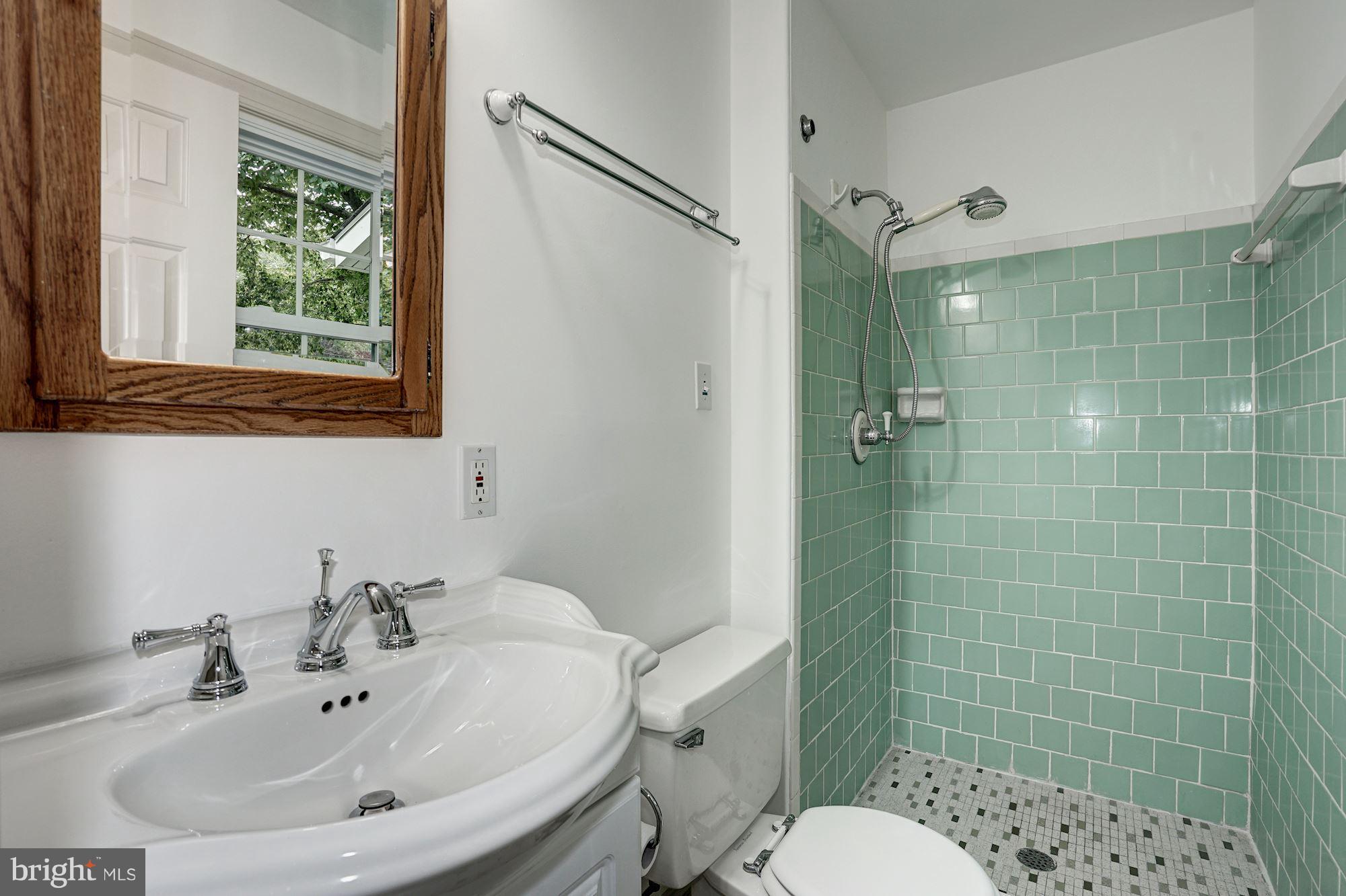 6201 Tyner Street Springfield, VA 22152 - Photo 19 of 30 Bath (Master)