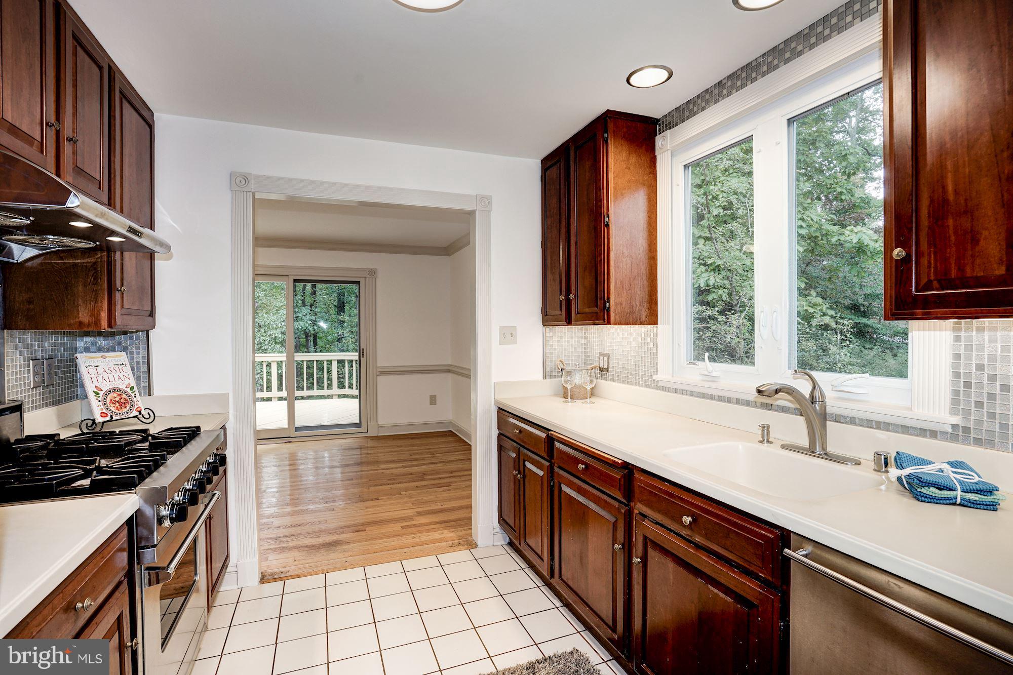 6201 Tyner Street Springfield, VA 22152 - Photo 10 of 30 Kitchen