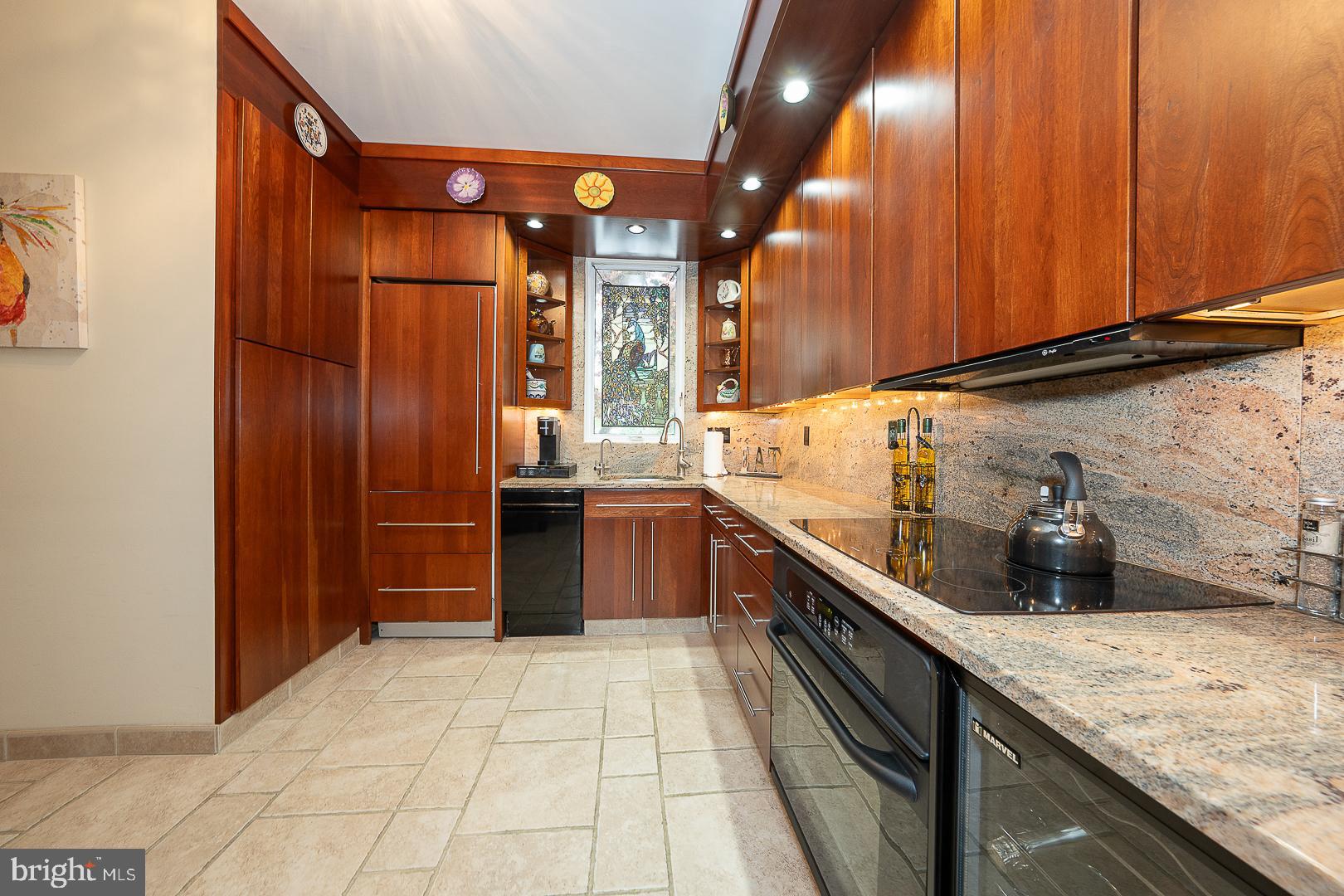 7 Brettagne, Unit 7 Devon, PA 19333 - Photo 6 of 48 Granite countertops & custom
cabinets