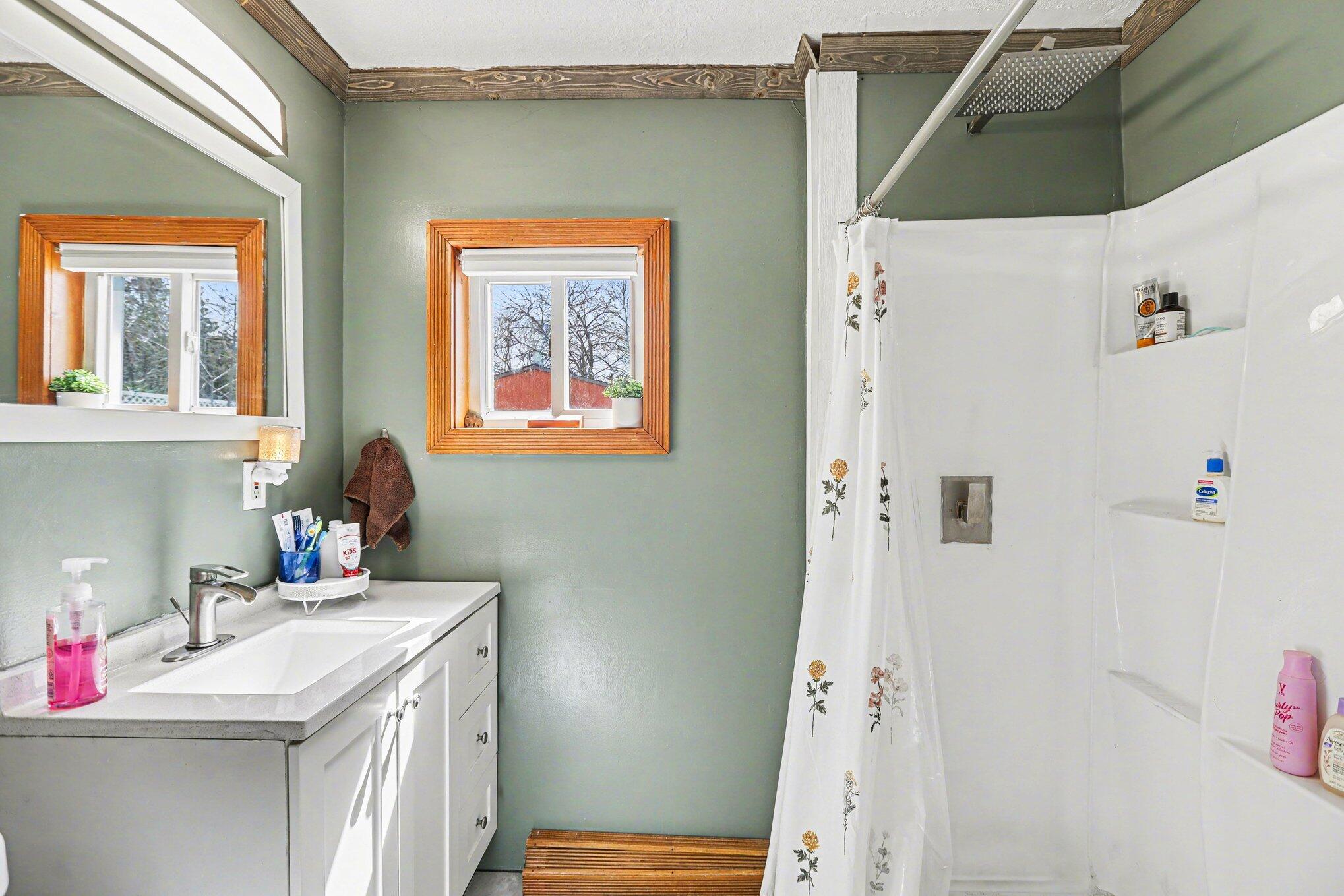 411 5th Street Manistee, MI 49660 - Photo 11 of 18 upstairs bath