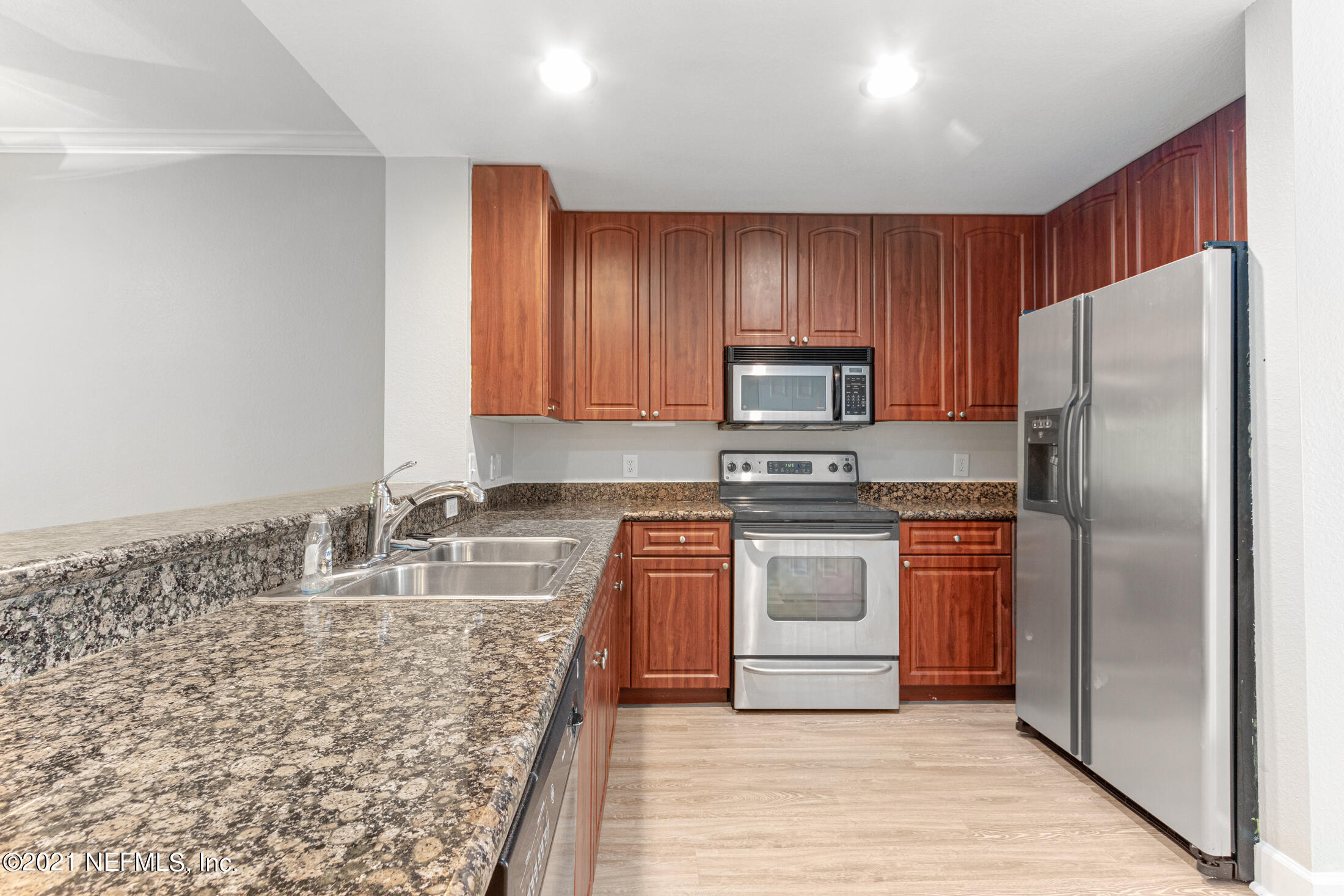 9745 Touchton Road, Unit 2223 Jacksonville, FL 32246 - Photo 5 of 28 Kitchen