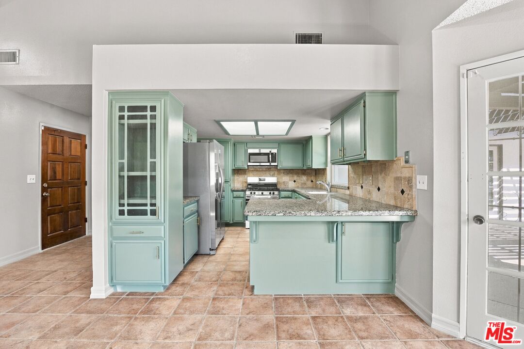 6304 Castleton Street Bakersfield, CA 93313 - Photo 16 of 40 Gallery Image 16