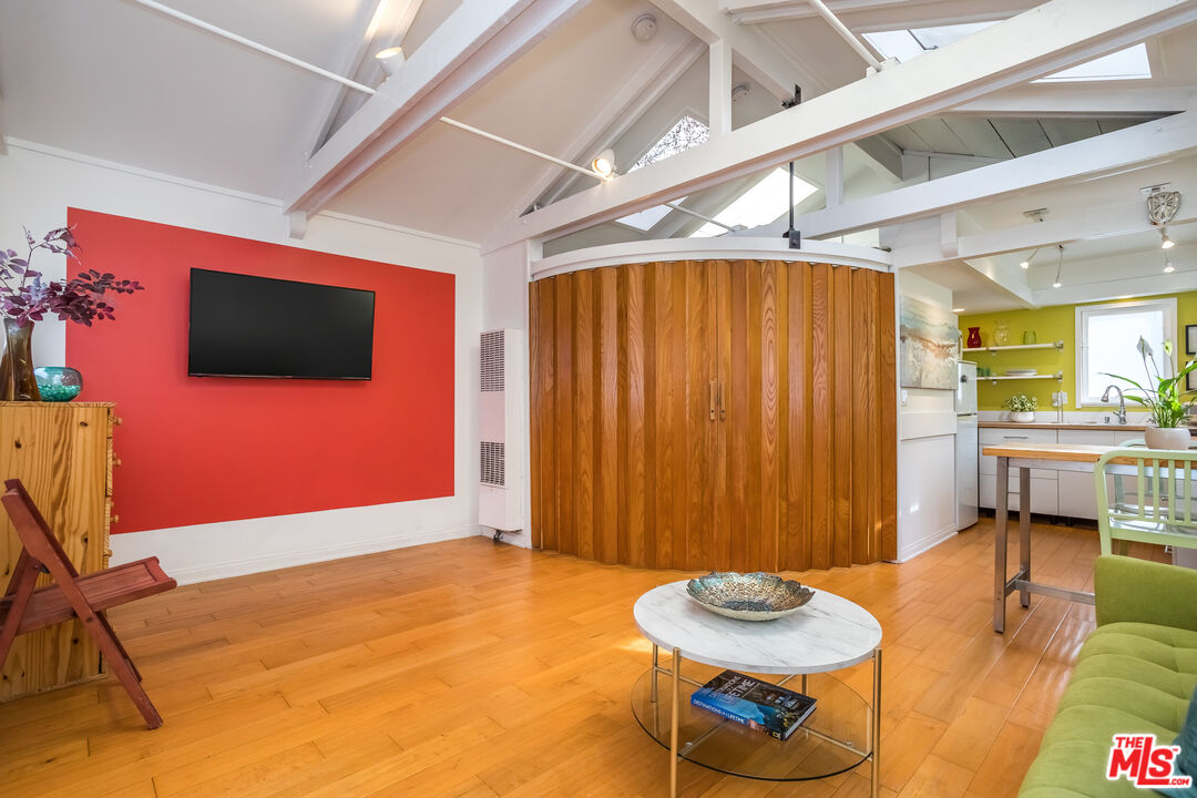 702 Angelus Place Venice, CA 90291 - Photo 2 of 14