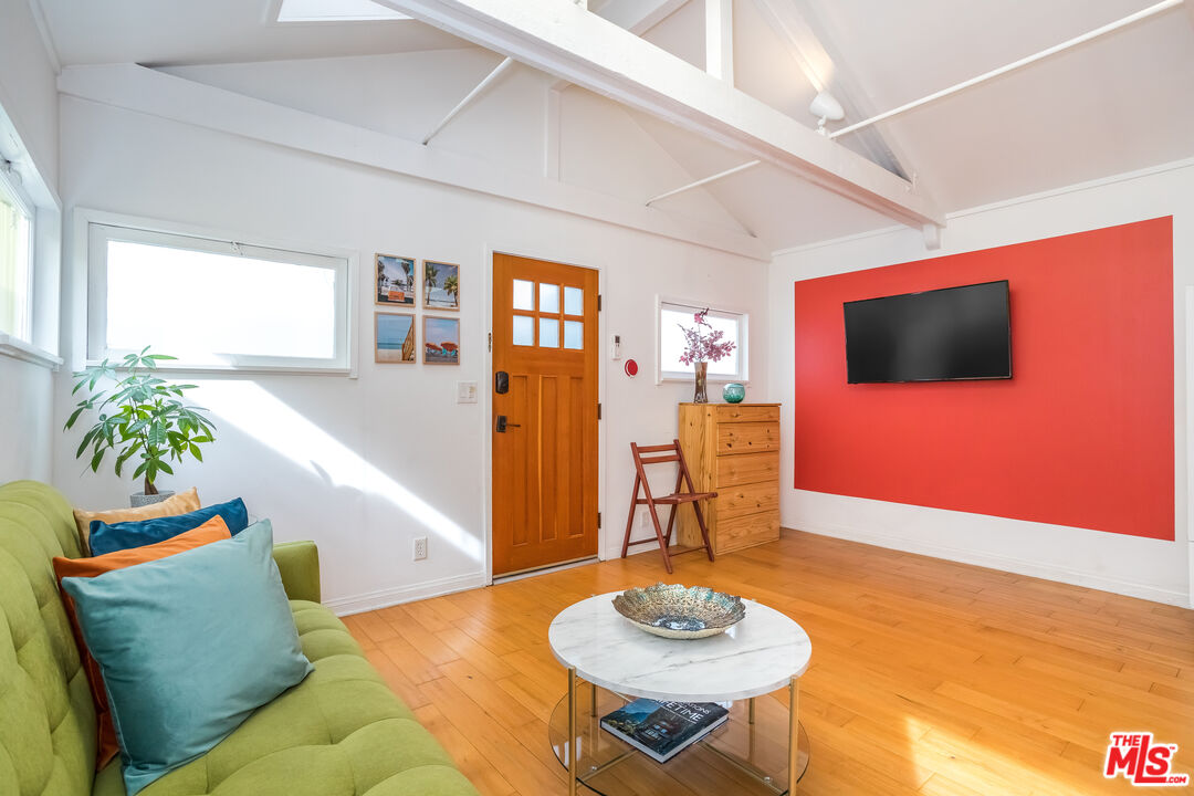 702 Angelus Place Venice, CA 90291 - Photo 7 of 14