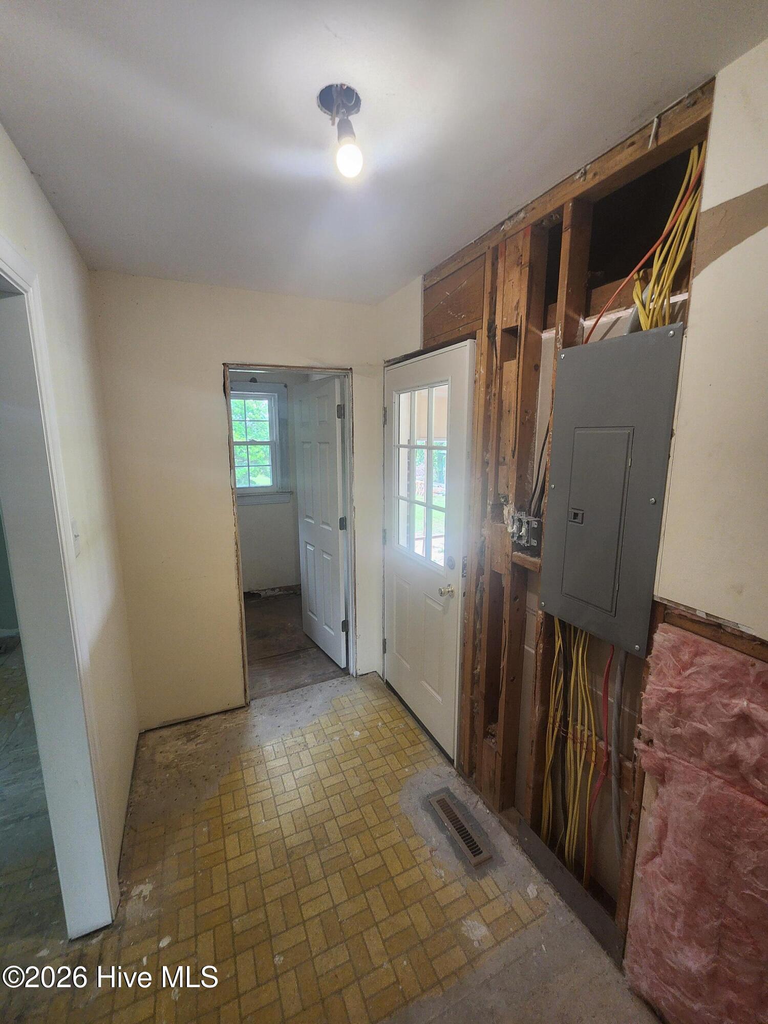 4338 Grifton Hugo Road Grifton, NC 28530 - Photo 25 of 55 Laundry/Side Door Entrance