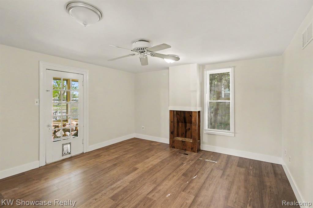 349 West Livingston Road Highland, MI 48357 - Photo 8 of 26