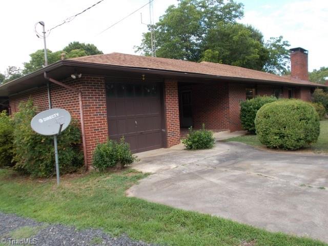 955 Eden Road Stoneville, NC 27048 - Photo 2 of 19 Garage