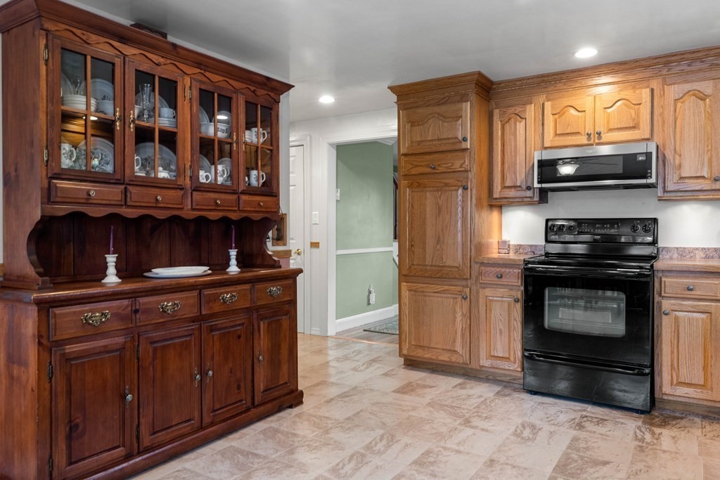7 Taft Road Salem, MA 01970 - Photo 11 of 41 Gallery Image 11