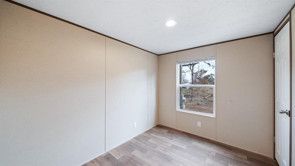 721 Queens Drive Tool, TX 75143 - Photo 17 of 30 an empty room with windows