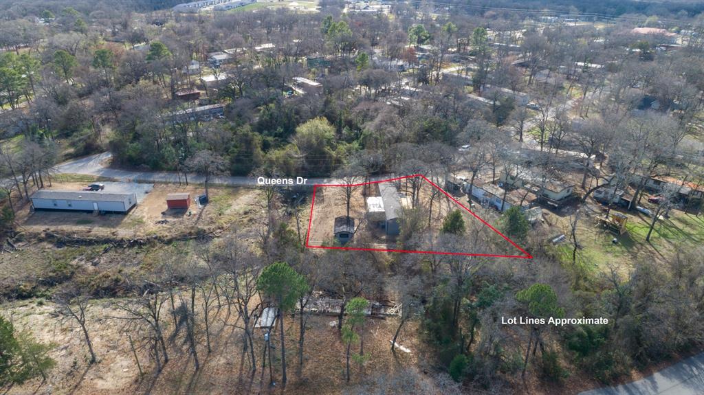 721 Queens Drive Tool, TX 75143 - Photo 27 of 30 an aerial view of a house with a yard and large trees