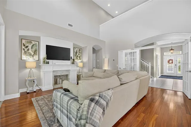 $634,999 | 413 Manns Harbor Drive, Apollo Beach, FL 33572