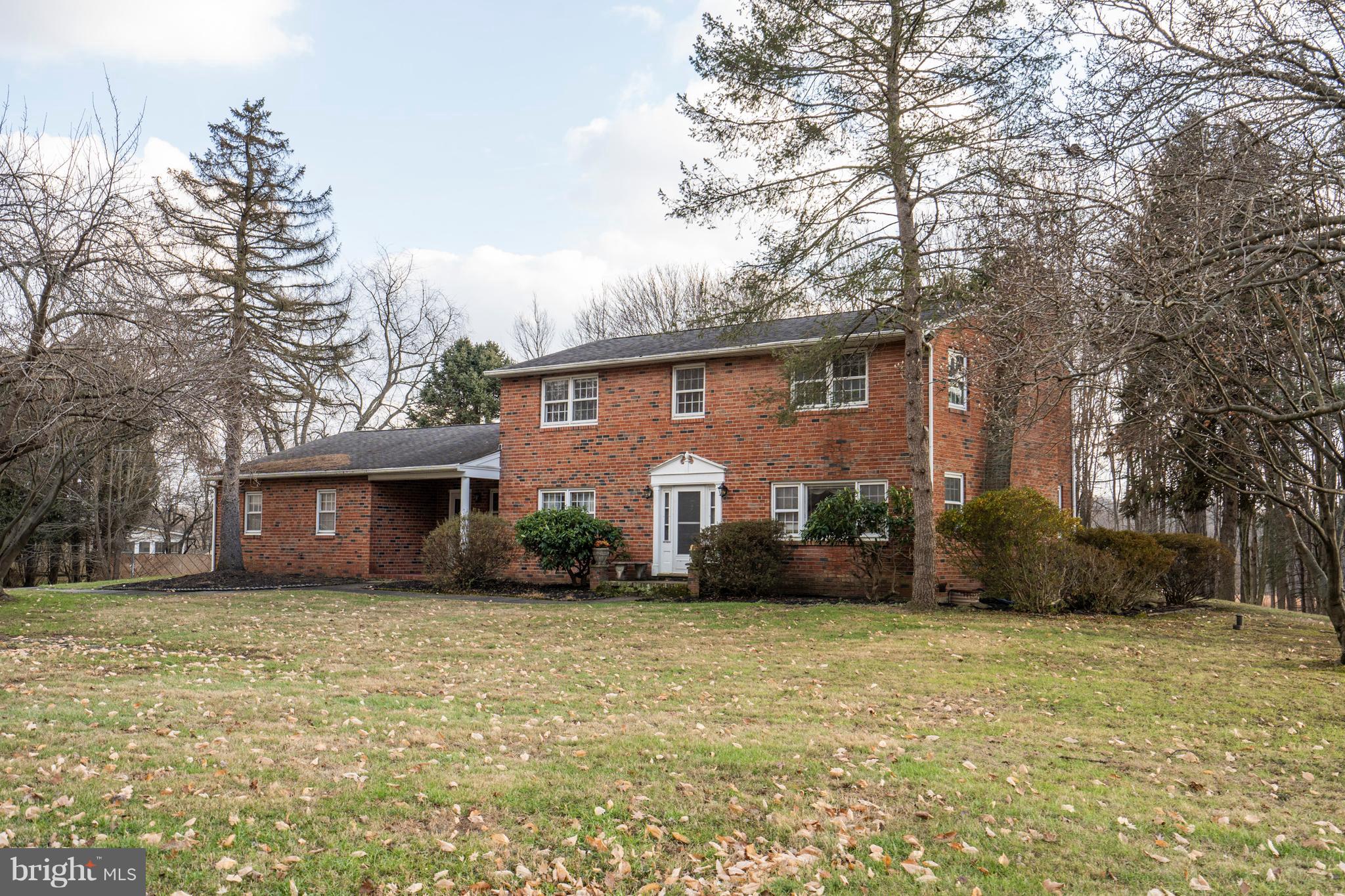 32 Chapel View Road Norristown, PA 19403 - Photo 2 of 34 Gallery Image 2