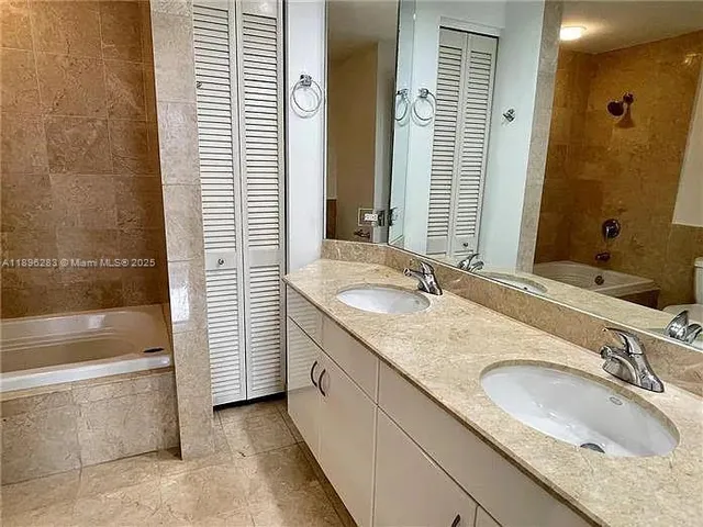 $4,900 | 801 Brickell Key Boulevard, Unit 1901, Miami, FL 33131