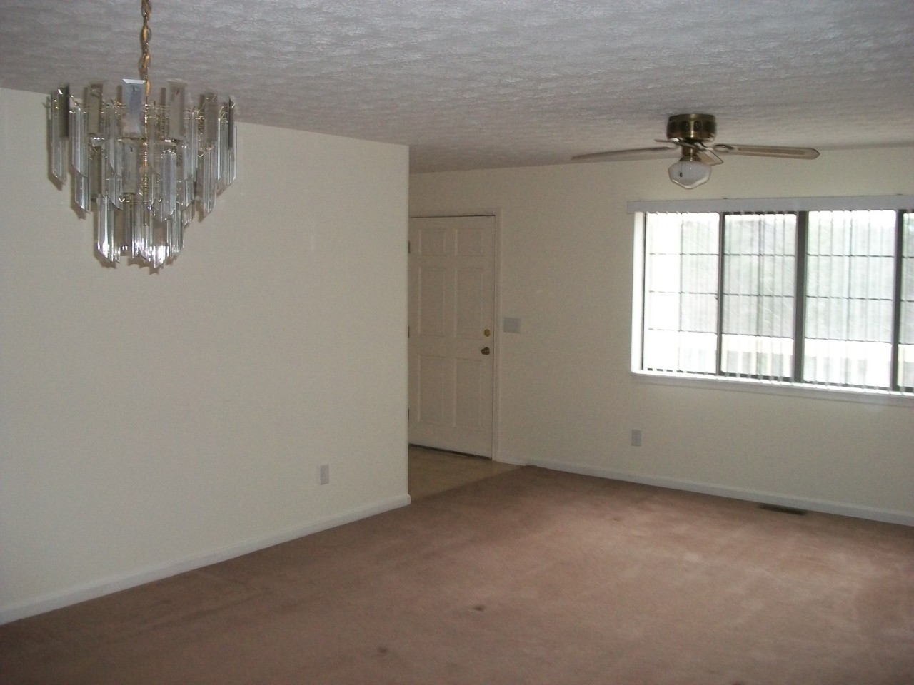 3000 Bibee Road Pittsville, VA 24139 - Photo 10 of 16 Living Room/Dining